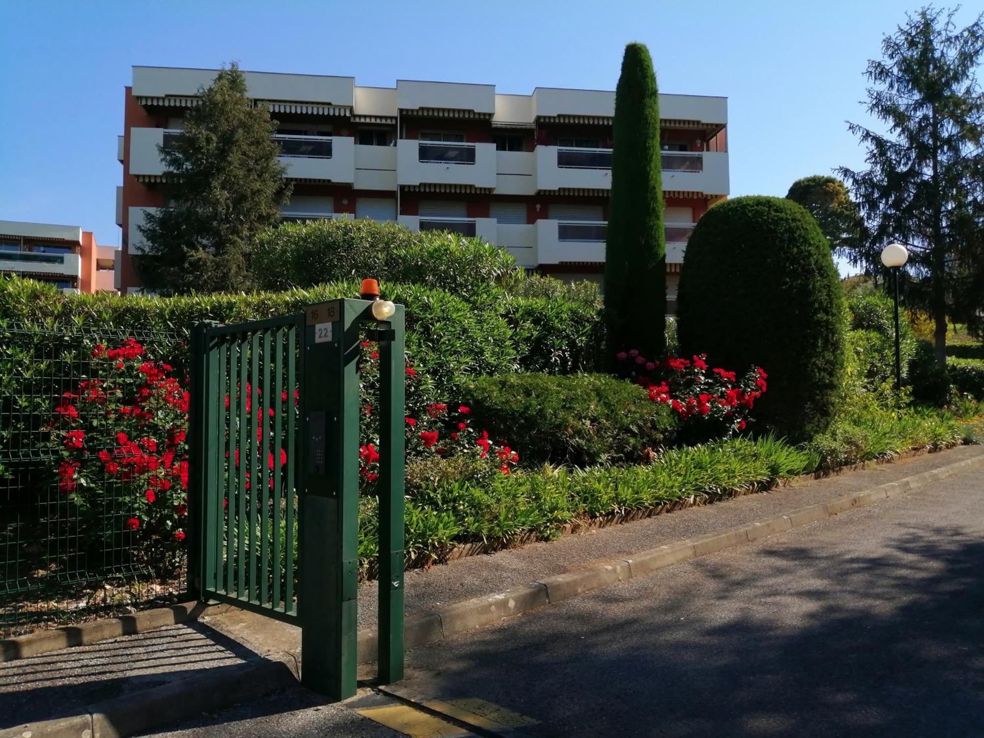 Studio - Juan Les Pins - Proximite Plages อองทีบส์ ภายนอก รูปภาพ